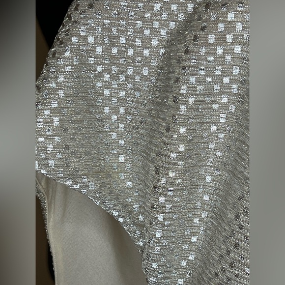 Alfani Women’s V-Neck Metallic Bell Sleeve Pullover Blouse. Medium. - Picture 10 of 10